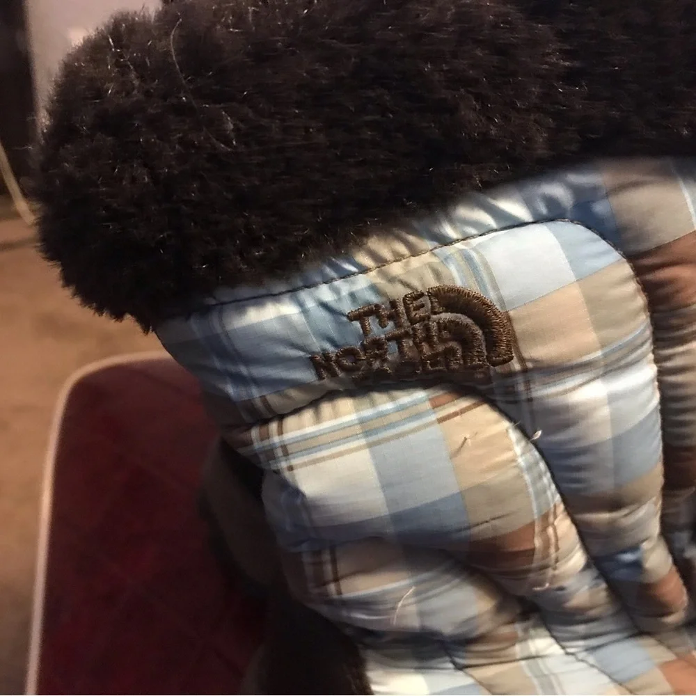 Youths The North Face Filles winter boots size 6 Excellent condition